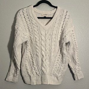 UNIVERSAL THREAD sweater
